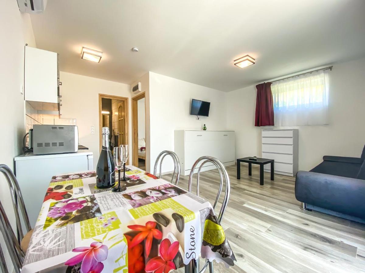 Feda Apartmanhaz Balatonboglar Exterior photo